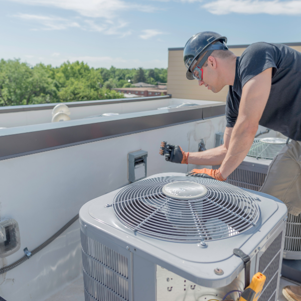 HVAC Techician working on an air conditioner 